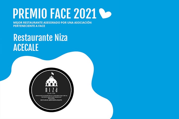 Cartela azul en la que se señala el Premio FACE 2021 al restaurante Niza.