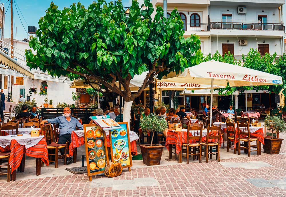 Terraza de un restaurante de Creta
