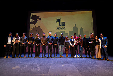 Los ganadores de la última edición del Festival SOCINE posan en el escenario